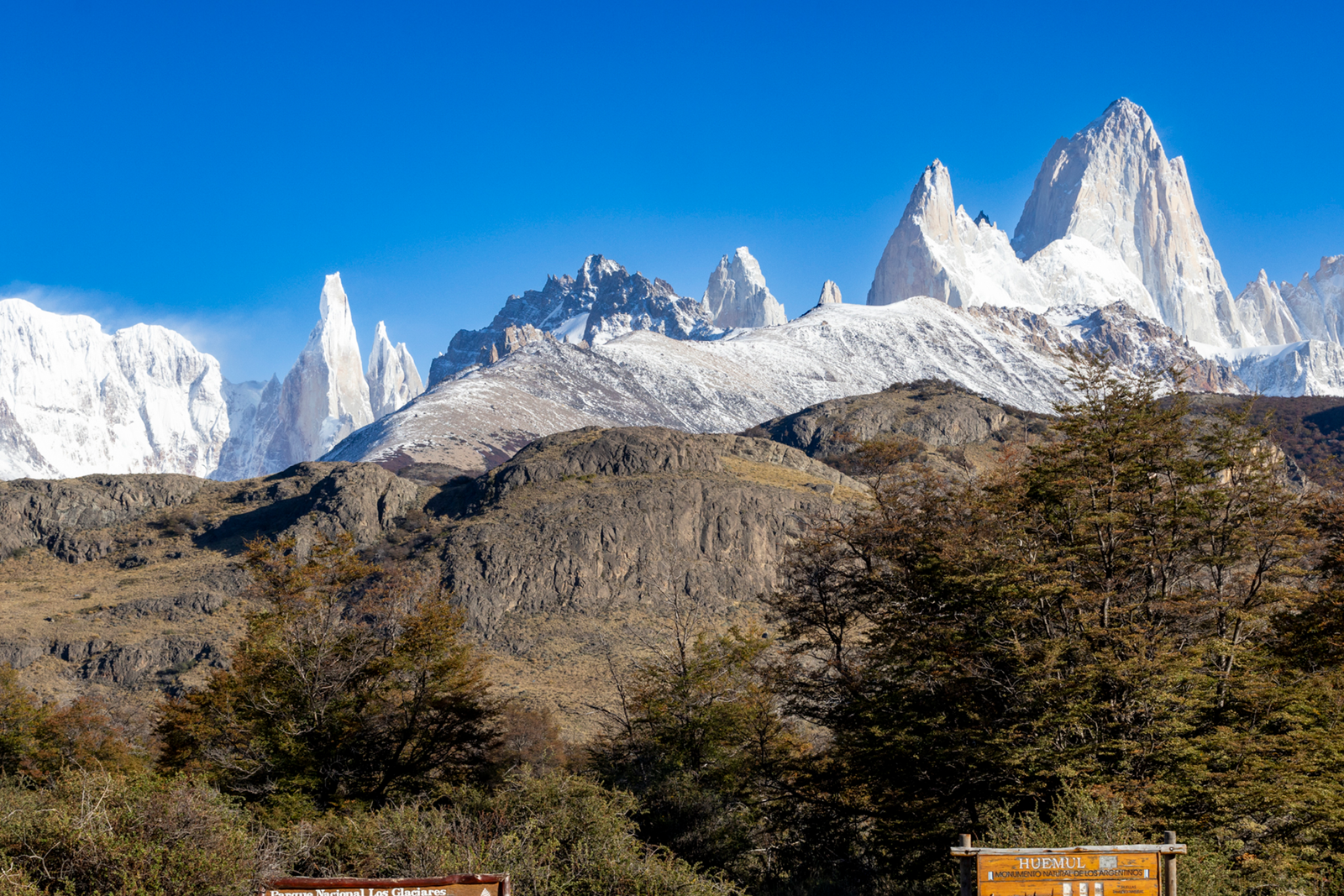 Breathtaking landscape of Mount Fitz Roy in El Chalten, Argentina, perfect for nature lovers.